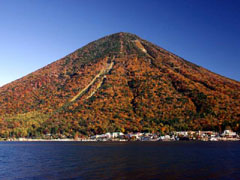 男体山